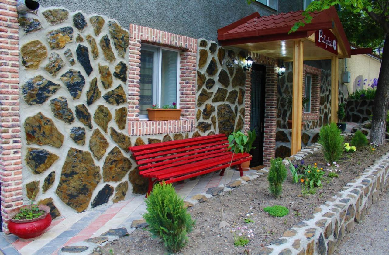 Guest House Poligloti Telavi Exterior photo